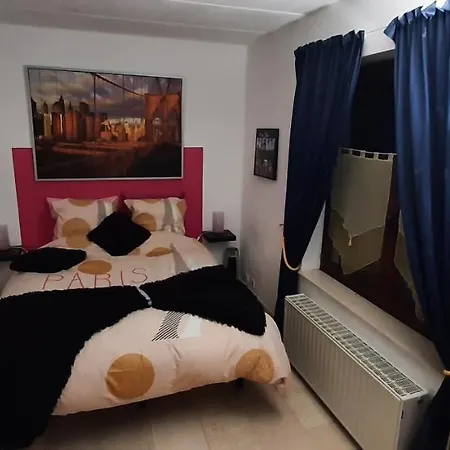Le Broctia Rose Daire Namur